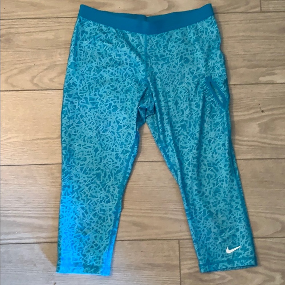 Nike Cropped Leggings